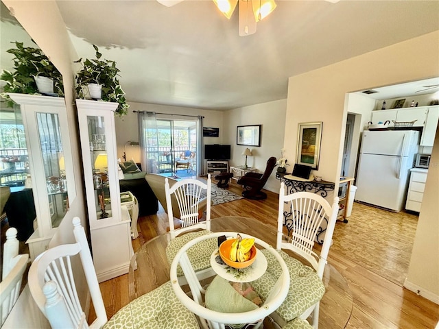 1633 Leisure Dr Unit M-37, Bradenton, FL 34207 - dining area featuring a toaster, light wood-style floors, and ceiling fan