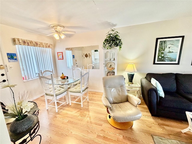 1633 Leisure Dr Unit M-37, Bradenton, FL 34207 - dining space featuring baseboards, light wood-style floors, and ceiling fan