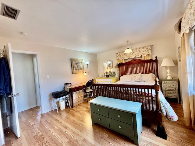 1633 Leisure Dr Unit M-37, Bradenton, FL 34207 - bedroom featuring visible vents, baseboards, and light wood finished floors