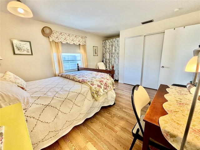 1633 Leisure Dr Unit M-37, Bradenton, FL 34207 - bedroom featuring a closet, visible vents, and wood finished floors