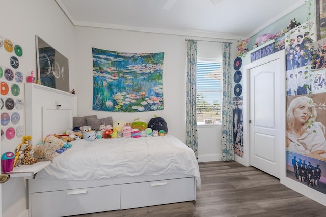 4606 Lake Fox Pl, Parrish, FL 34219 - bedroom with ornamental molding, wood finished floors, baseboards, and ceiling fan