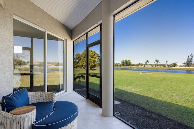4606 Lake Fox Pl, Parrish, FL 34219 - sunroom featuring a water view
