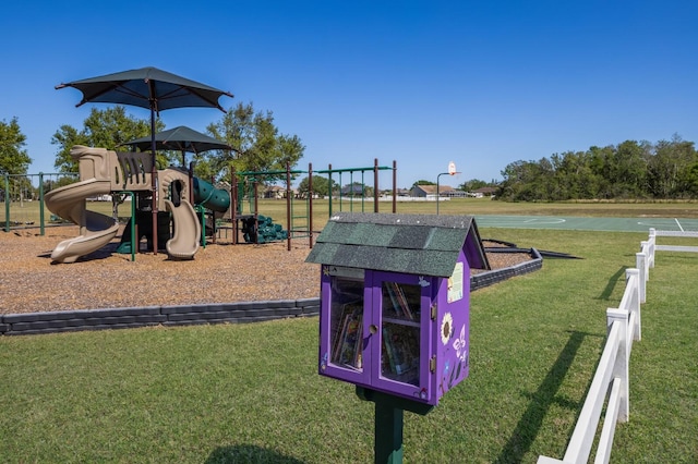 4606 Lake Fox Pl, Parrish, FL 34219 - communal playground featuring a yard