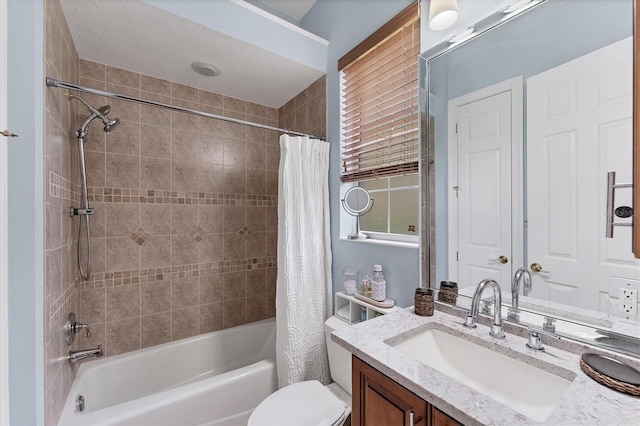 full bath with shower / tub combo with curtain, vanity, and toilet