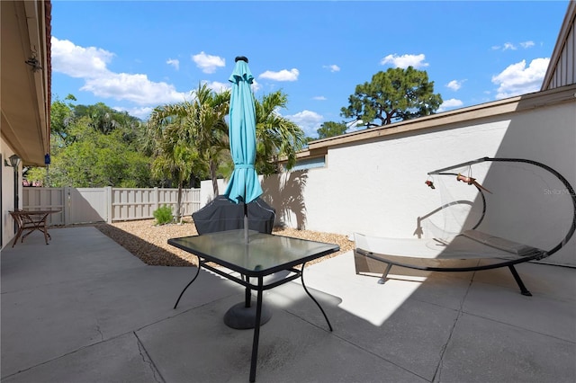 3804 Sun Eagle Ln, Bradenton, FL 34210 - view of patio / terrace featuring fence and outdoor dining space
