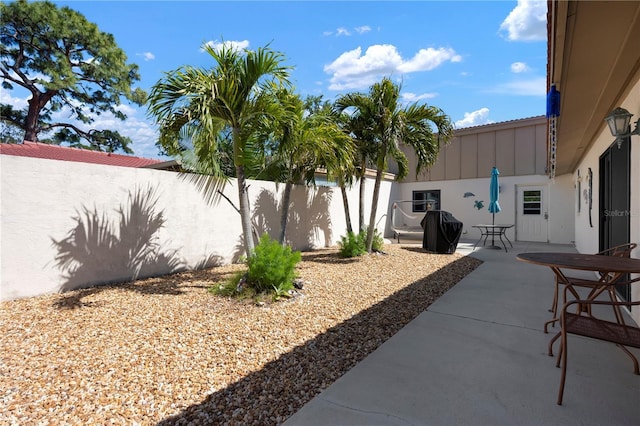 3804 Sun Eagle Ln, Bradenton, FL 34210 - view of yard featuring fence and a patio area