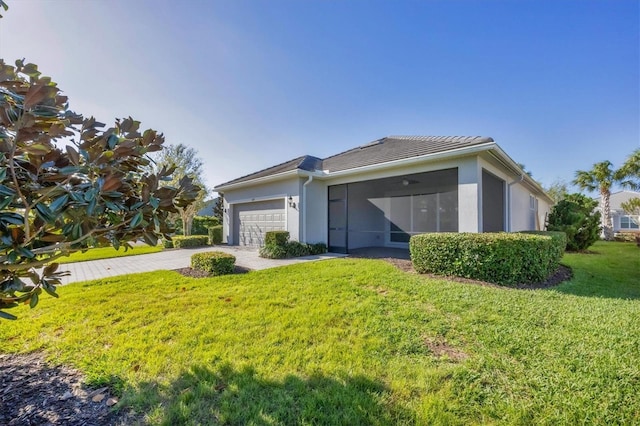 11717 Blue Hill Trl, Lakewood Ranch, FL 34211 - view of side of home featuring stucco siding, driveway, a lawn, and a garage