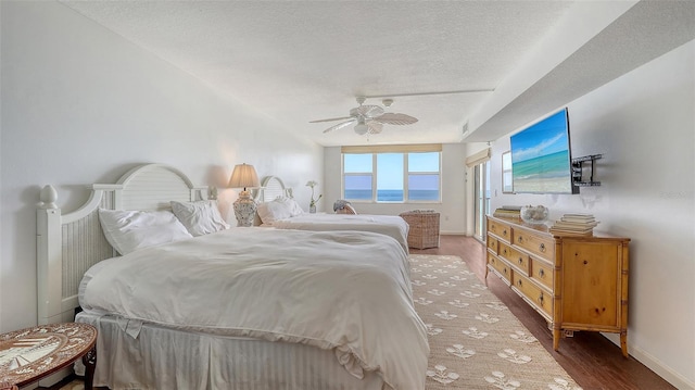 2675 Gulf Of Mexico Dr Unit 403, Longboat Key, FL 34228 - bedroom with ceiling fan, a textured ceiling, visible vents, wood finished floors, and baseboards