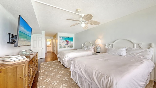 2675 Gulf Of Mexico Dr Unit 403, Longboat Key, FL 34228 - bedroom featuring a ceiling fan and a textured ceiling