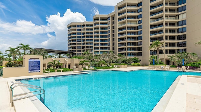 1211 Gulf Of Mexico Dr Unit 309, Longboat Key, FL 34228 - view of community pool