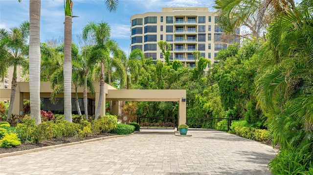 1211 Gulf Of Mexico Dr Unit 309, Longboat Key, FL 34228 - view of home's community featuring a gate