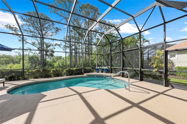 11716 Strandhill Ct, Lakewood Ranch, FL 34202 - outdoor pool featuring a lanai and a patio area