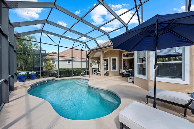 11716 Strandhill Ct, Lakewood Ranch, FL 34202 - outdoor pool with a lanai, a patio area, and a ceiling fan