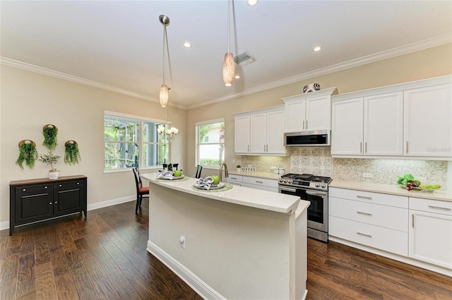 7278 Lismore Ct, Lakewood Ranch, FL 34202 - kitchen with appliances with stainless steel finishes, decorative backsplash, white cabinets, ornamental molding, and baseboards