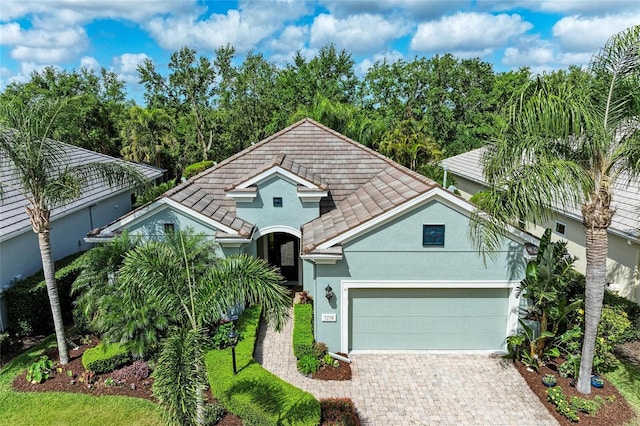 7278 Lismore Ct, Lakewood Ranch, FL 34202 - view of front of house featuring stucco siding, an attached garage, and driveway