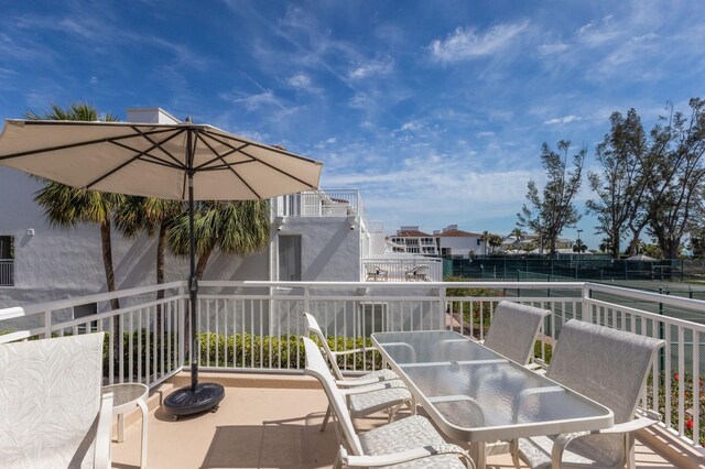 5055 Gulf Of Mexico Dr Unit 422, Longboat Key, FL 34228 - wooden terrace featuring outdoor dining area
