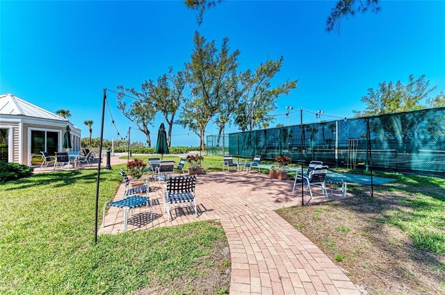 5055 Gulf Of Mexico Dr Unit 422, Longboat Key, FL 34228 - view of community featuring a patio, fence, and a lawn