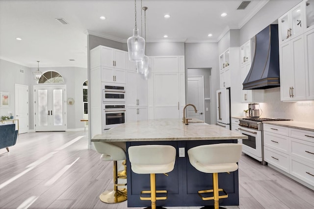 7257 Greystone St, Lakewood Ranch, FL 34202 - kitchen featuring crown molding, premium range hood, a sink, visible vents, and premium appliances