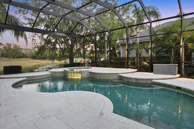 7257 Greystone St, Lakewood Ranch, FL 34202 - pool at dusk with a pool with connected hot tub, a lanai, and a patio