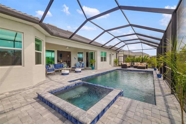 12557 Galapagos Ct, Venice, FL 34293 - view of swimming pool featuring outdoor lounge area, a patio area, a pool with connected hot tub, and a ceiling fan