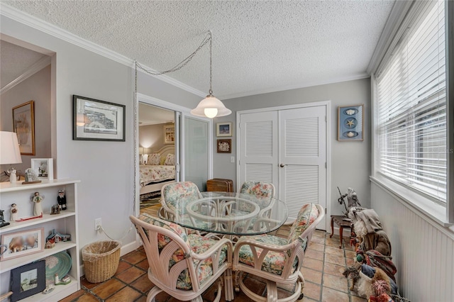 501 Lakeside Dr Unit 501, Bradenton, FL 34210 - tiled dining area featuring a textured ceiling and crown molding