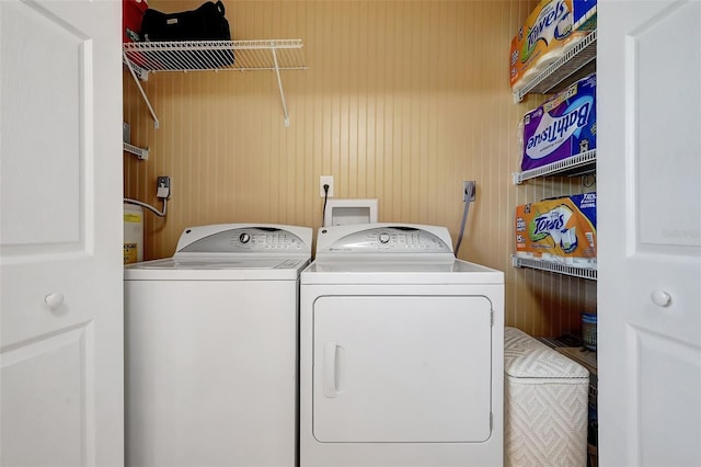 4420 Tecumseh Trl Unit 38, Sarasota, FL 34233 - laundry room featuring separate washer and dryer