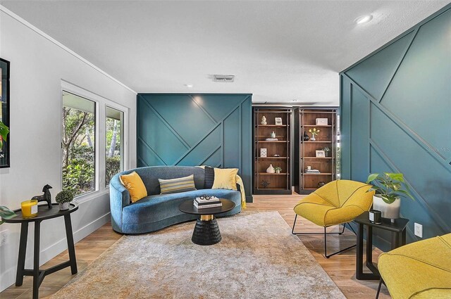 577 Corwood Dr, Sarasota, FL 34234 - living area featuring visible vents, baseboards, ornamental molding, wood finished floors, and recessed lighting