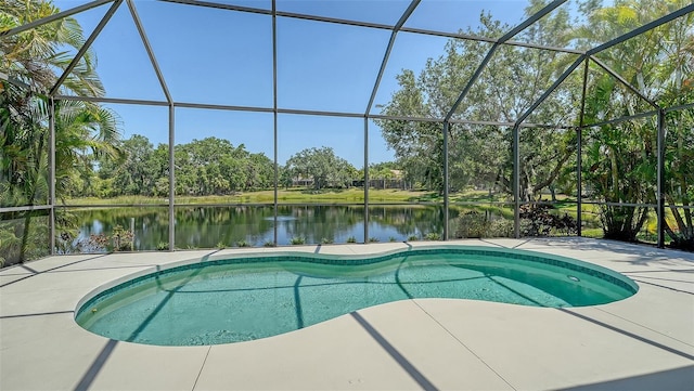 12041 Thornhill Ct, Lakewood Ranch, FL 34202 - pool with a water view, a patio area, and a lanai