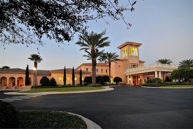 12041 Thornhill Ct, Lakewood Ranch, FL 34202 - view of property featuring curved driveway