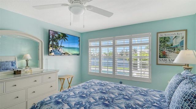 bedroom featuring ceiling fan