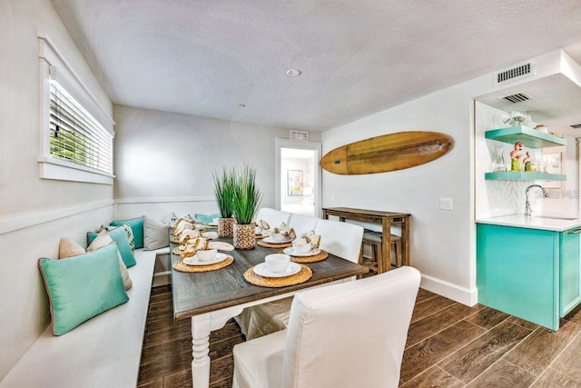 336 Avenida De Mayo, Sarasota, FL 34242 - dining space with baseboards, visible vents, wood finished floors, and a textured ceiling
