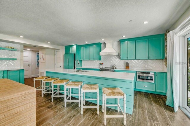 336 Avenida De Mayo, Sarasota, FL 34242 - kitchen with wood tiled floor, a large island, decorative backsplash, and premium range hood