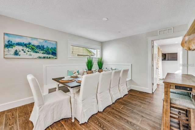 336 Avenida De Mayo, Sarasota, FL 34242 - dining room featuring baseboards, visible vents, and wood finished floors