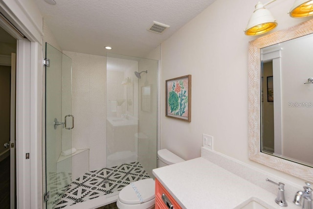 336 Avenida De Mayo, Sarasota, FL 34242 - bathroom with visible vents, a textured ceiling, toilet, and a stall shower