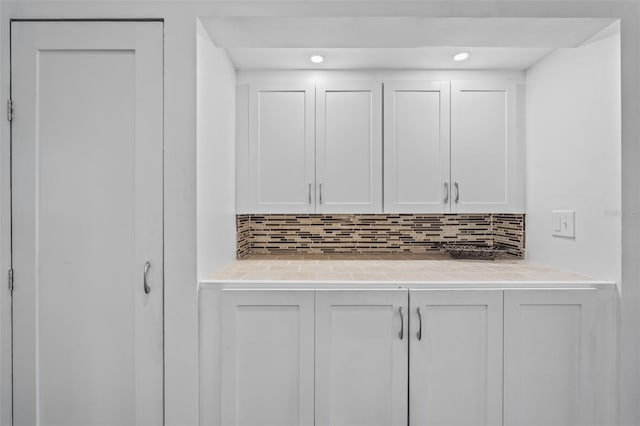 1233 Dockside Pl Unit 207, Sarasota, FL 34242 - bar area with backsplash and recessed lighting