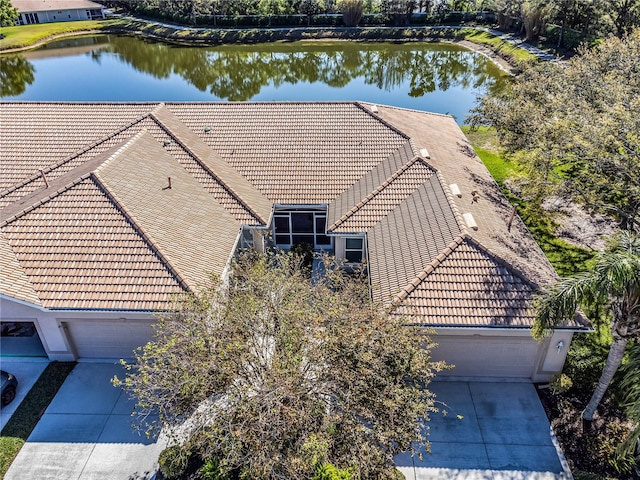 4136 Cascade Falls Dr, Sarasota, FL 34243 - aerial view of property and surrounding area featuring a large body of water