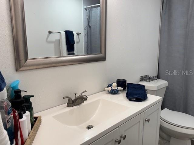 831 Bacon Ave, Sarasota, FL 34232 - bathroom with toilet, vanity, and a shower with curtain
