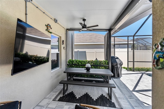 sunroom with a ceiling fan
