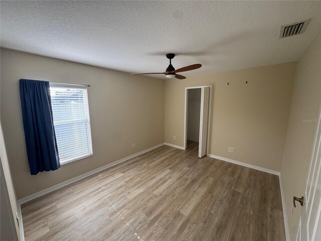 11811 53rd Ct E, Parrish, FL 34219 - spare room with a textured ceiling, light wood-style flooring, baseboards, visible vents, and ceiling fan