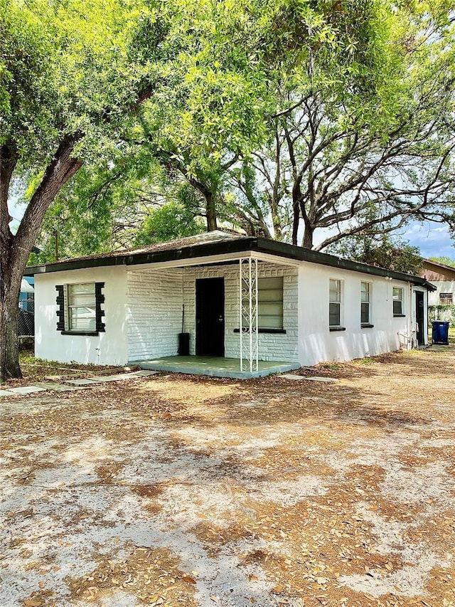 view of front of property featuring stucco siding
