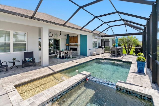 4625 Foxtail Dr, Parrish, FL 34219 - swimming pool with outdoor dining space, a patio, a ceiling fan, and glass enclosure