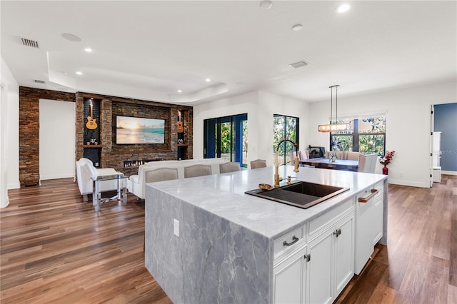 4308 Fly Rod Ter, Parrish, FL 34219 - kitchen featuring visible vents, wood finished floors, recessed lighting, a sink, and a wealth of natural light