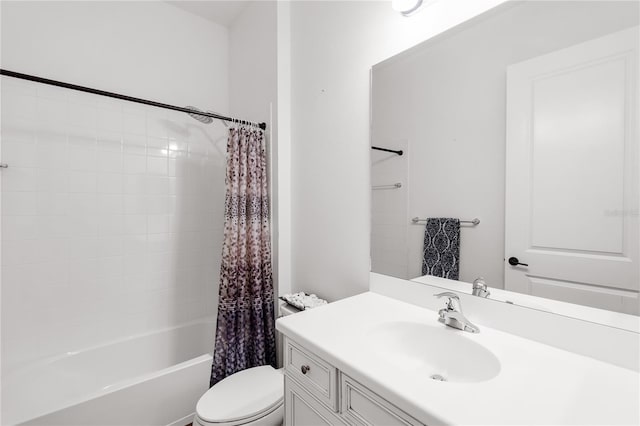 4308 Fly Rod Ter, Parrish, FL 34219 - full bathroom with vanity, toilet, and shower / tub combo with curtain