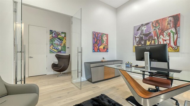 1540 Hillview Dr, Sarasota, FL 34239 - office space featuring light wood finished floors and baseboards