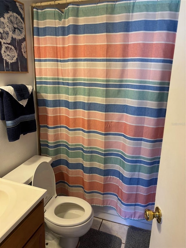 3255 51st Avenue Dr W, Bradenton, FL 34207 - full bath featuring curtained shower, toilet, tile patterned floors, and vanity