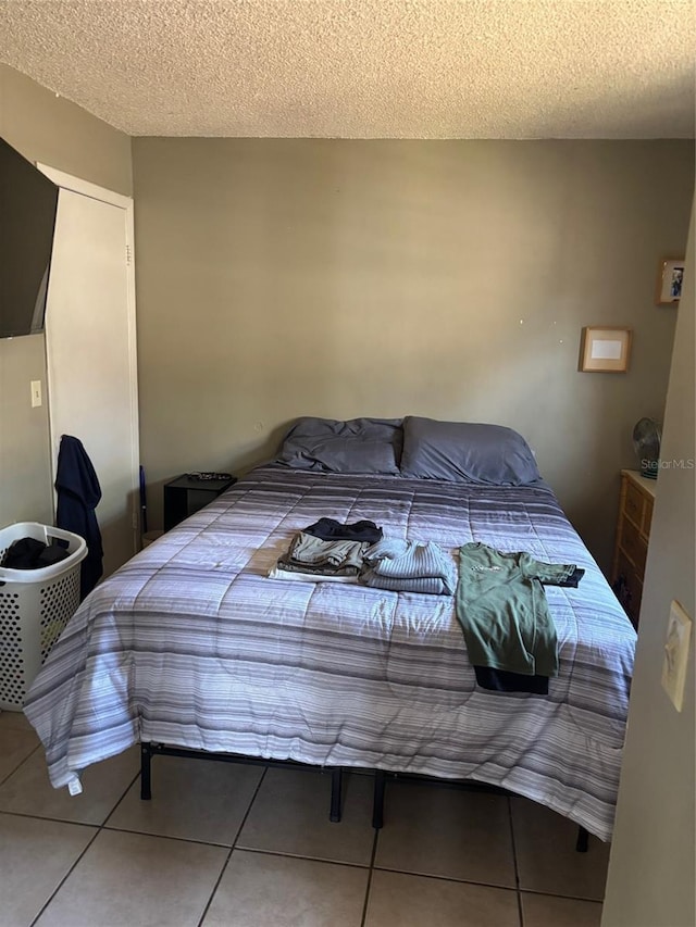3265 51st Avenue Dr W, Bradenton, FL 34207 - tiled bedroom featuring a textured ceiling