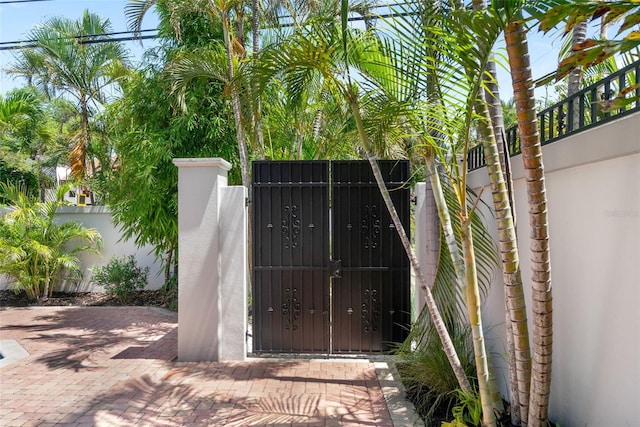 324 Siesta Dr, Sarasota, FL 34242 - photo 46