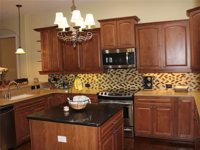 406 Petrel Trl, Bradenton, FL 34212 - kitchen with backsplash, an inviting chandelier, appliances with stainless steel finishes, and a sink
