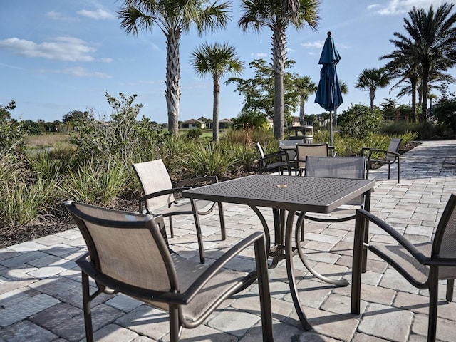 5952 Snowy Egret Dr, Sarasota, FL 34238 - view of patio / terrace with outdoor dining area