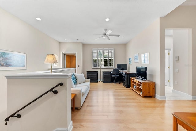 living room featuring light wood-style floors, ceiling fan, baseboards, and recessed lighting